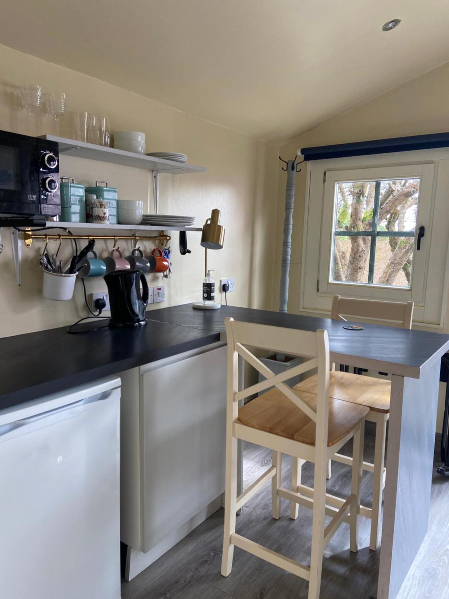 The Cosy Cabin By The Shore กัลเวย์ ภายนอก รูปภาพ